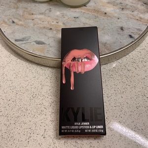 Kylie Jenner Matte Lipstick & Lip Liner